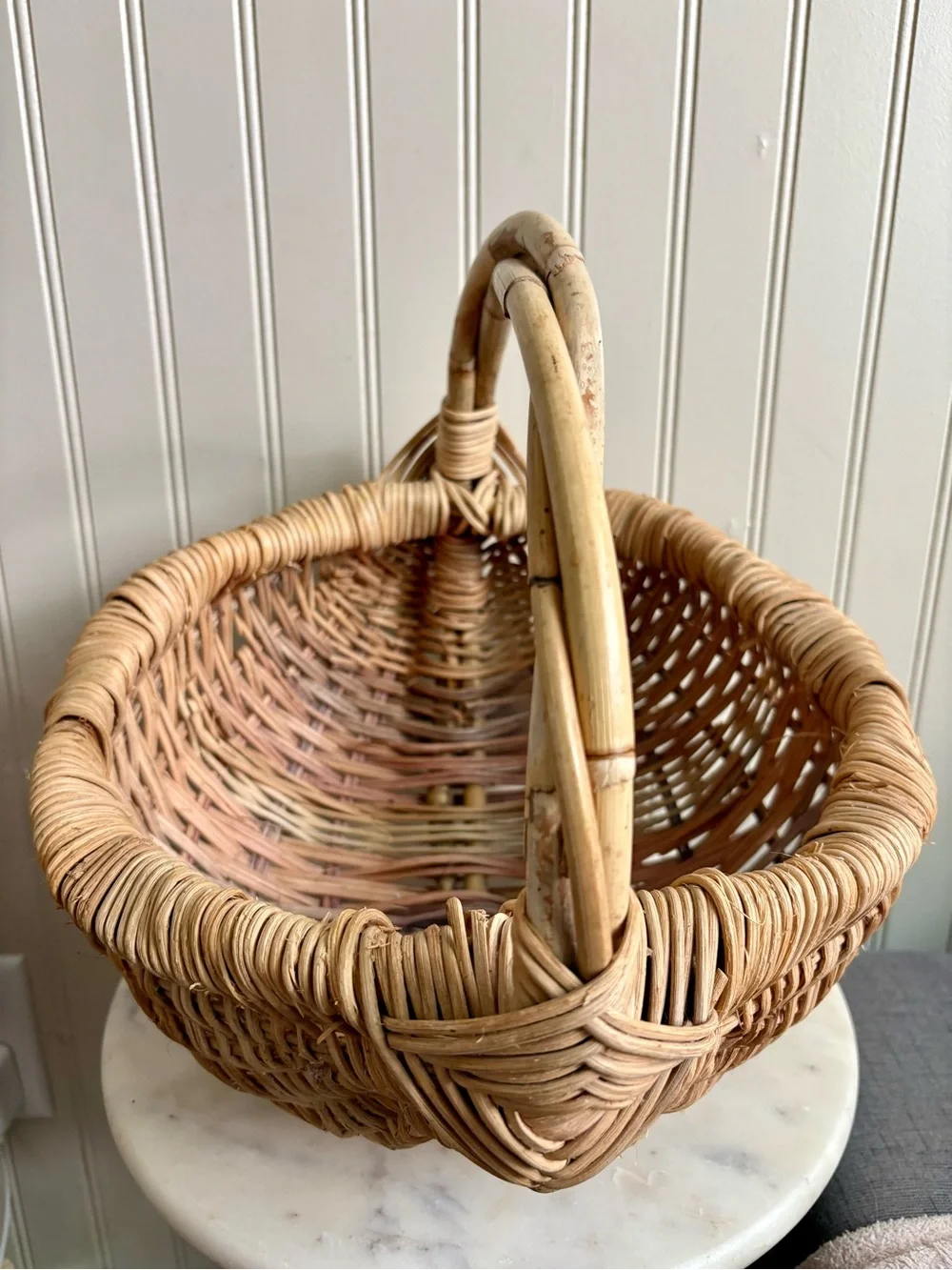 Vintage Handmade Woven Buttocks Basket Medium Beige/Tan VTG Eclectic Boho Beach